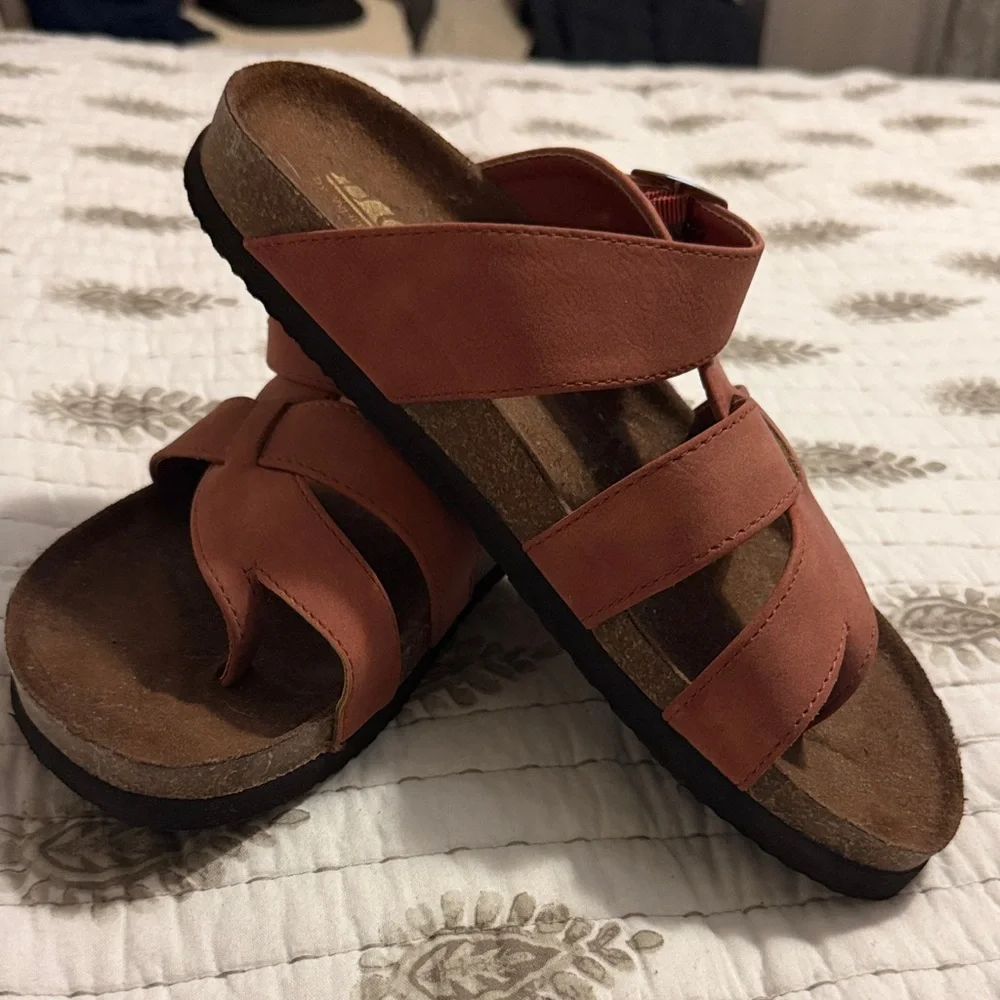 Cliffs by WHITE MOUNTAIN Red Sandals - Picture 3 of 3